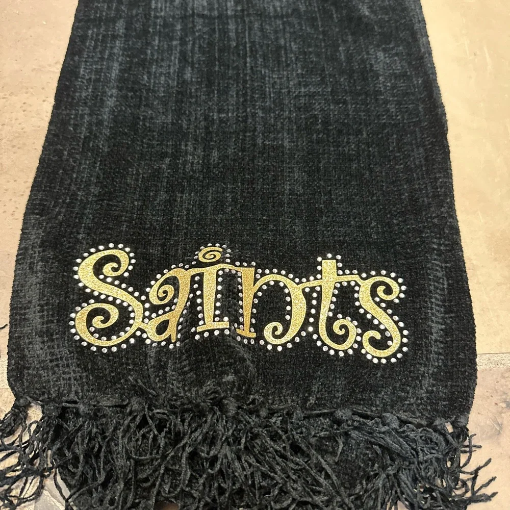 Ladies New Orleans Saints Bedazzled Chenille Scarf With Fringe Size 11 x 60 GUC